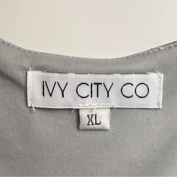 Ivy City Co Misty Island Maxi Wrap Dress Blue Gray
Floral V-neck Short Sleeve - Picture 12 of 15